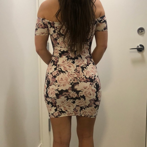 Floral print body con dress - Picture 3 of 6